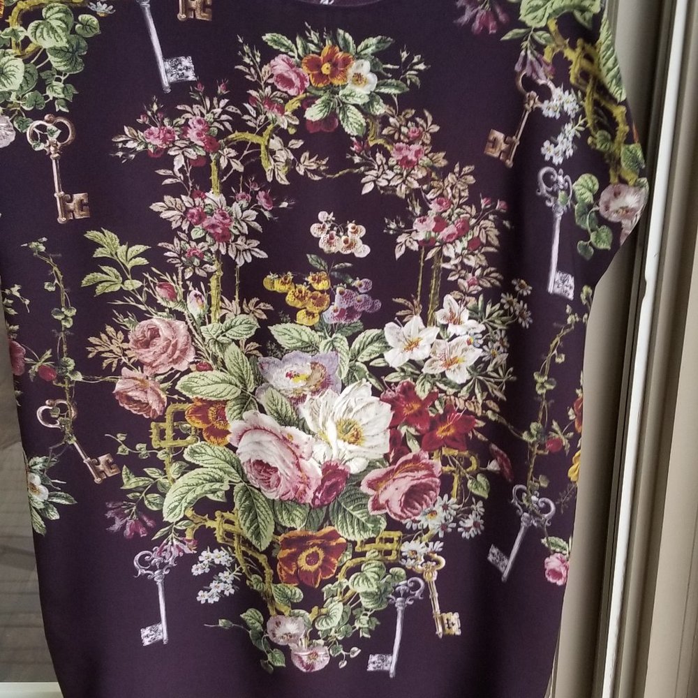 Dolce&Gabbana Italy Crepe French Sleeve Top. Size 12